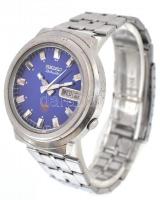 Seiko automata férfi karóra, naptár funkcióval, vízálló, kissé kopott fém tokkal és szíjjal, díszdob...