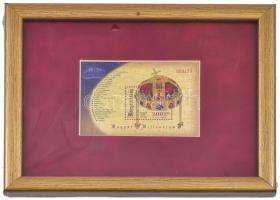 2001 Szent Korona 2001 Ft blokk keretben, bontatlan csomagolásban, keret mérete: 23x18 cm