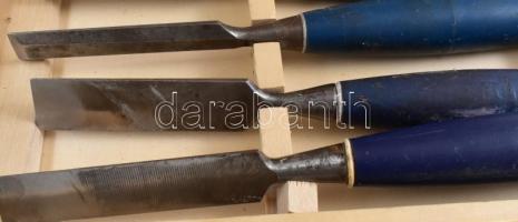 Vésőkészlet 6 db klf. vésővel, kopásnyomokkal, Sandvik logóval ellátott dobozzal, h: 23,5 és 25 cm k...