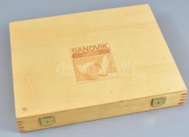 Vésőkészlet 6 db klf. vésővel, kopásnyomokkal, Sandvik logóval ellátott dobozzal, h: 23,5 és 25 cm k...