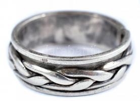 Ezüst (Ag) férfi karikagyűrű, jelzett, apró kopásnyomokkal, 8,2 g, m: 68