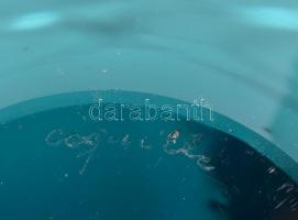 Flygsfors jelzéssel üveg kosár, anyagában színezett, kis kopásnyomokkal, m: 14 cm