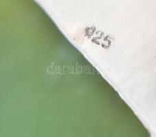 Ezüst (Ag) medál. Nefrit jáde kővel. 55 mm, m 14,5 g