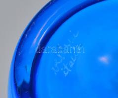 Venini jelzéssel kétrétegű kék üveg váza, kis kopásnyomokkal, m: 30,5 cm