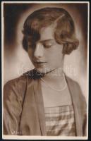 cca 1920-1930 Fiatal lány portréja, Sonya pecséttel jelzett fotója, 13,5×8,5 cm