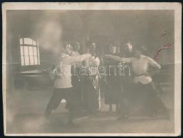 1916 Vívóiskolában, fotó, felületén törésnyom, 9×12 cm