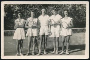 cca 1930 Teniszezők, fotólap, 9×14 cm