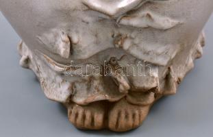 Berzy Katalin (1947- ): Anya gyermekével. Mázas kerámia, jelzett, kis kopásnyomokkal, m: 28 cm