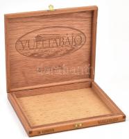 Vueltabajo fa szivaros doboz (Dominikai Köztársaság), 17×19×2,5 cm