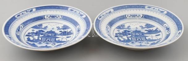 2 db kék mintás kínai porcelán tányér, kézzel festettek, jelzettek, kisebb kopásnyomokkal, d: 20 cm