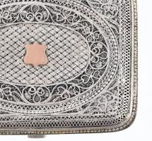 Ezüst(Ag) cigarettatárca, filigrán díszítéssel, jelzés nélkül, 9×7 cm, nettó: 90,82 g