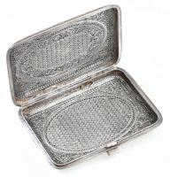 Ezüst(Ag) cigarettatárca, filigrán díszítéssel, jelzés nélkül, 9×7 cm, nettó: 90,82 g