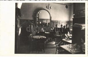 Kolozsvár, Cluj; Fábián cukrászata, cukrászda, belső. Unió utca 10. / confectionery shop interior. photo