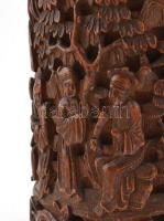 Gazdagon díszített kínai faragott fa pohár, XIX. sz. vége. Néhány repedéssel, kopásnyommal, m: 12,5 ...