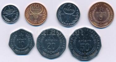 Madagaszkár 1996-2002. 5a - 10Fr (7xklf) forgalmi összeállítás T:1,1- Madagascar 1996-2002. 5 Ariary - 10 Francs (7xdiff) coin set C:UNC,AU