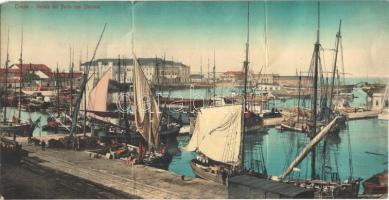 Trieste, Trieszt; Veduta del Porto con Stazione / port with ships. 3-tiled folding panoramacard