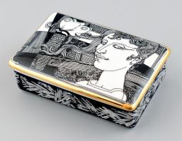 Hollóházi Szász Endre által tervezett mintával díszített porcelán bonbonniere. Pillangó, matricás, jelzett, kopással. 14x9 cm