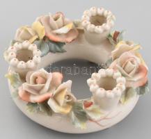 Ceramis Sfantu Gheorghe (Sepsiszentgyörgy) porcelán gyertyatartó, plasztikusan rózsákkal díszített, 3 gyertyára kialakítva, kézzel festett, jelzett, apró csorbákkal, m: 4,5 cm, d: 11 cm