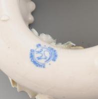 Ceramis Sfantu Gheorghe (Sepsiszentgyörgy) porcelán gyertyatartó, plasztikusan rózsákkal díszített, ...