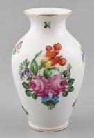 Herendi dombornyomott virág mintás váza. Kézzel festett, jelzett, kopásnyomokkal. 15 cm