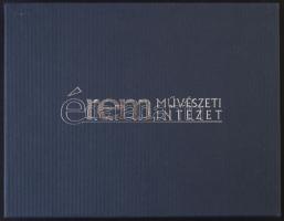 Éremtartó kazetta egy kivehető tálcával, összesen 24 férőhellyel (50x50mm), használt, de jó állapotb...