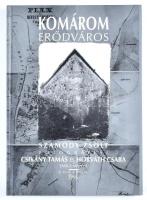 Komárom erődváros. Szamódy Zsolt fotográfiái. Csikány Tamás és Horváth Csaba tanulmánya. Szerk.: Ölveczky Gábor. Komárom, 1998, Komárom Város Önkormányzata. 143 p. Számos fekete-fehér fotóval illusztrálva. Kiadói kartonált papírkötés, újszerű állapotban. Megjelent 2000 példányban.