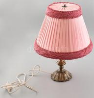 Réz asztali lámpa rózsaszín selyem lámpaernyővel. Jelzés nélkül, működik, kis kopásnyomokkal, m: 40 cm