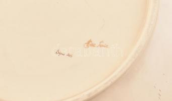 Schütz Cili virág mintás porcelán fajansz fali tál, kézzel festett, jelzett, sérült, repedésekkel, l...