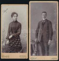 1902 Hölgy és úr portréja, 2 db keményhátú fotó Goszleth és Beller budapesti műterméből, feliratozottak, 15x7,5 cm és 16,5x8 cm