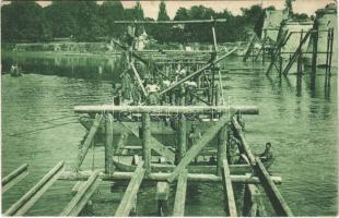 Zalishchyky, Zaleszczyki; Hidász ünnep, hídverés / K.u.k. military, soldiers building a bridge