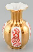 Zsolnay arany és piros mintás váza. Kézzel festett, jelzett, minimális kopással m 15 cm