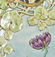 Szecessziós, áttört fajansz fali dísz tál. Kézzel festett, jelzés nélkül, egy minimális lepattanássa...