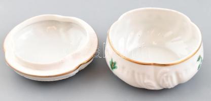 Herendi zöld virág mintás porcelán bonbonniere. Kézzel festett, jelzett, hibátlan d: 8 cm