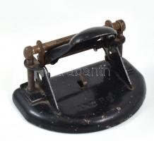 Hans Rehn égi irodai fém lyukasztó, rozsdás, 11×8 cm