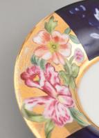 Mokkás csésze aljjal. Müllner A. 1938 jelzéssel egyedi kézi festett, hibátlan. d: 12 cm, m: 9,5 cm