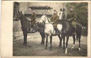 Magyar lovas katonák / Hungarian military, cavalrymen. photo (vágott / cut)