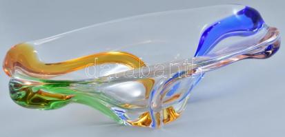 Dekoratív üveg kínáló tál, anyagában színezett, jelzés nélkül, alján kis karcolásokkal, 24x17 cm