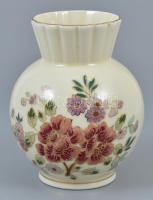Zsolnay virágmintás porcelán váza, kézzel festett, jelzett, minimális kopással, m: 12 cm