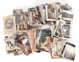 cca 1950-2000 Több száz darab családi és egyéb fotó, OTP táskában
