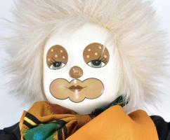 Porcelán fejű és végtagú bohóc baba, selyem ruhával, jó állapotban, m: 36 cm