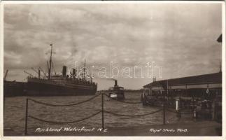 1937 Auckland, Waterfront, port, steamships (fl)