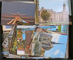 Nagy modern képeslap gyűjtemény / tétel sok magyar és külföldi városképpel, kevesebb üdvözlővel, köz...