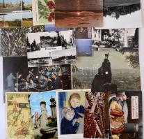 Több ezer modern képeslap közte magyar és külföldi városképek, üdvözlőlapok, motívumok (szinészek, á...