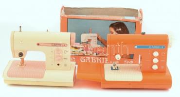 Piko Gabriela gyermek játék varrógépek, 2 db, egyik eredeti sérült dobozában, leírással, kipróbálatlanok, 24x14x18 cmx2