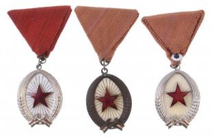 1964. Munka Érdemrend ezüst (2x) és bronz fokozata, ezüstözött Br és Br kitüntetések mellszalagon T:2 NMK 600., 601.