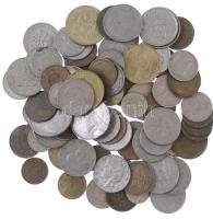 85db vegyes külföldi fémpénz, közte Görögország, Lengyelország T:vegyes 85pcs of mixed coins from diff countries, with Greece, Poland C:mixed