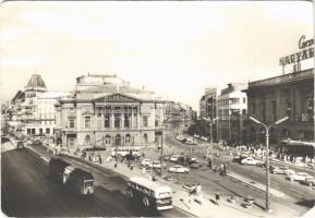 Budapest VIII. Nemzeti színház, villamos, autóbuszok és automobilok, Corvin nagyáruház. Képzőművészeti Alap Kiadóvállalat, Foto Dollinger Erhardt (EK)