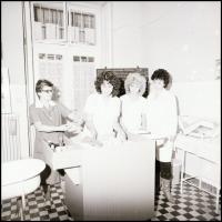 cca 1968 Budapest, képriport a Vas utcai Egészségügyi Szaközépiskolából, elméleti és gyakorlati okta...