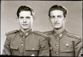 cca 1945 és 1960 között, katonákról készült felvételek, Mosonyi Antalné (?-?) kiskunfélegyházi fényképész hagyatékából 13 db vintage síkfilm NEGATÍV, 9x6 cm