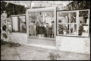 cca 1960 és 1985 között készült felvételek vegyesen, 325 db vintage NEGATÍV Magyar Alfréd budapesti ...